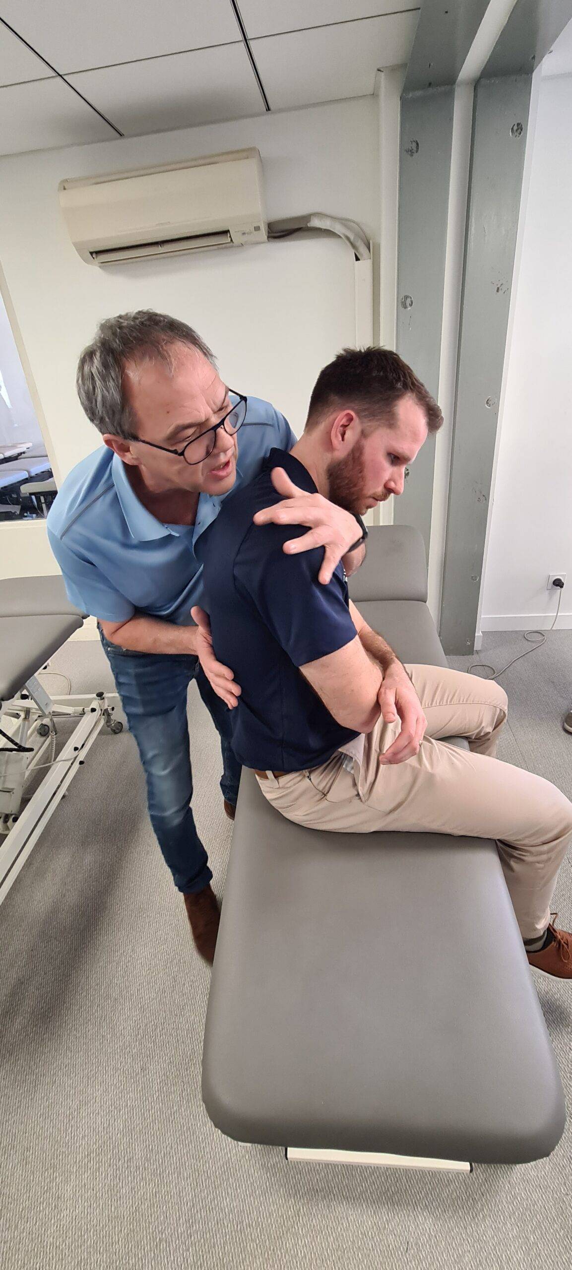 Bernard_montre_HVLA_aux_américains2